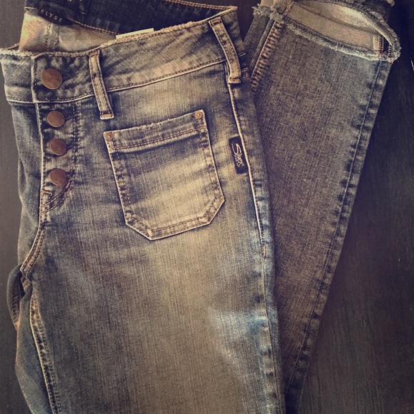 NWOT Silver Jeans đź‘– Elyse Skinny Crop 26 - Picture 1 of 8