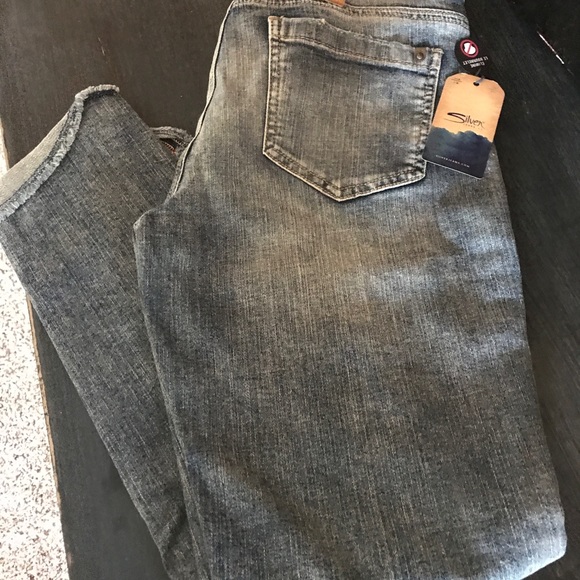 NWOT Silver Jeans đź‘– Elyse Skinny Crop 26 - Picture 3 of 8