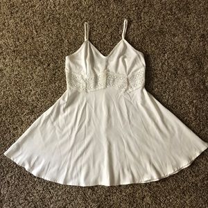 white dress. nwot. size s.