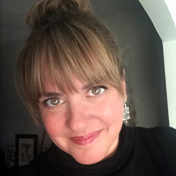 Meet your Posher, Heather - Picture 1 of 1