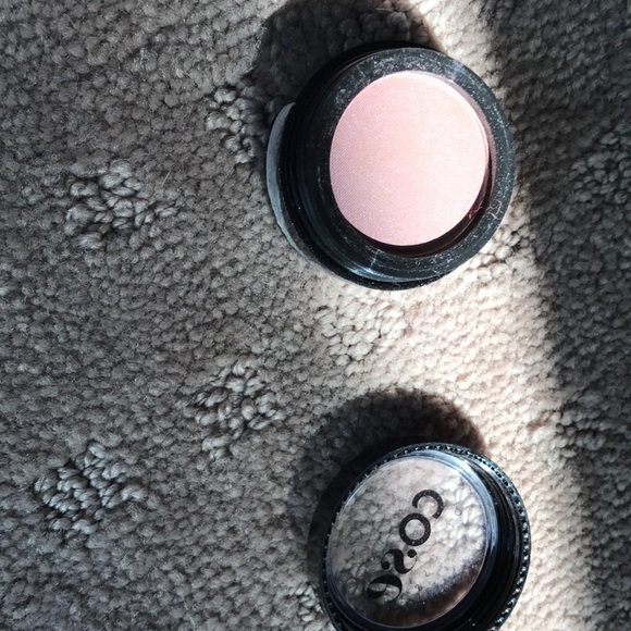 Code eye shadow - Picture 2 of 3