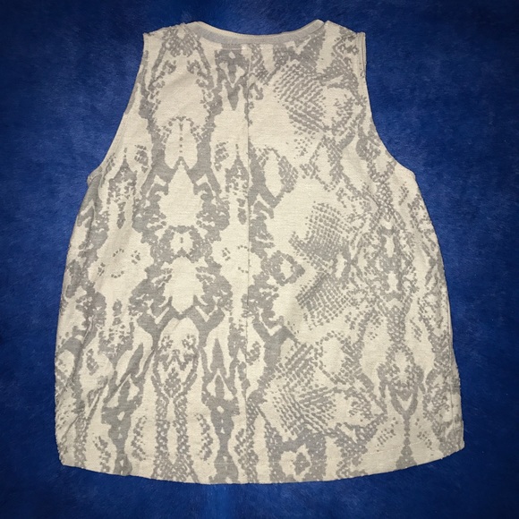 Akemi + Kin Top - Picture 3 of 4