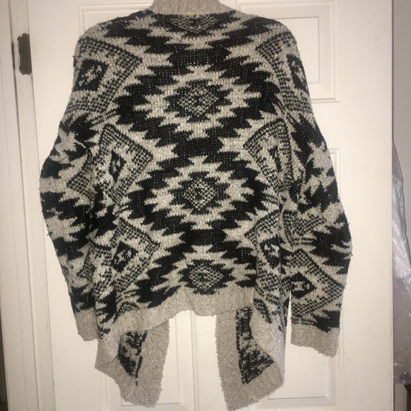 Cute Geometric Oversized Cardigan ▪️▫️⬛️◽️⬜️◼️🔲🔳 - Picture 2 of 2