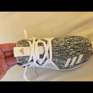 Women Adidas tennis shoe