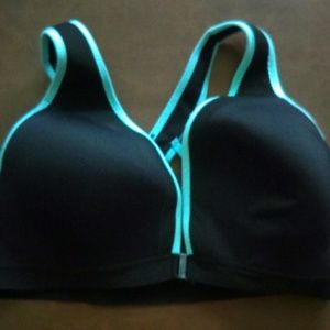 Danskin Now plunge sports bra