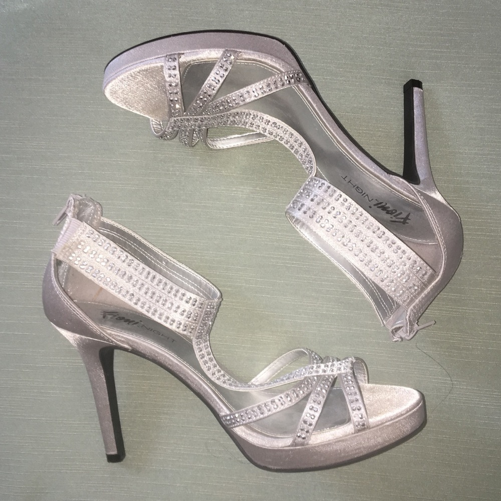 Beautiful Bedazzled heels 🖤