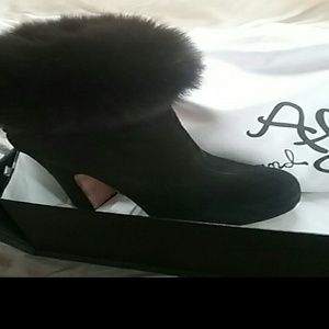Alice and Olivia evening boot