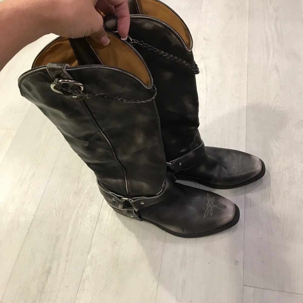 cowboy ish boots, worn shiny brown size 39 8.5 wmn