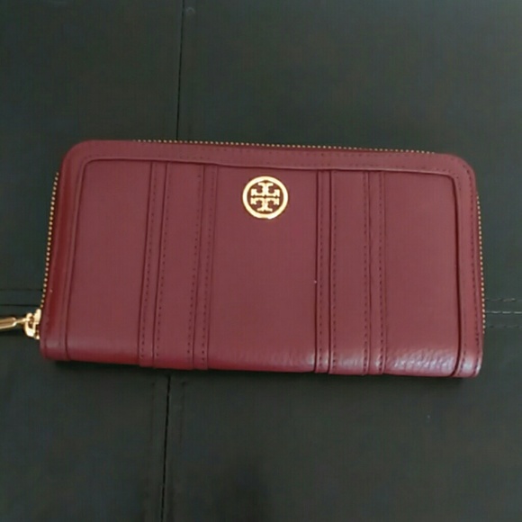 NWT TORY BURCH LANDON CONTINENTAL WALLET BERRY - Picture 2 of 5