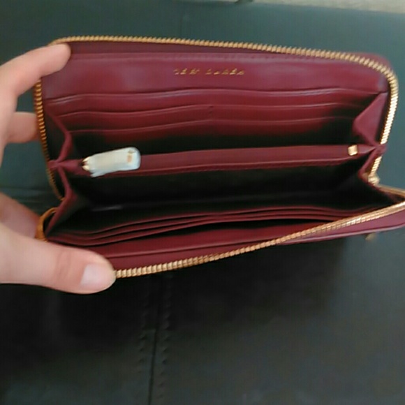 NWT TORY BURCH LANDON CONTINENTAL WALLET BERRY - Picture 4 of 5