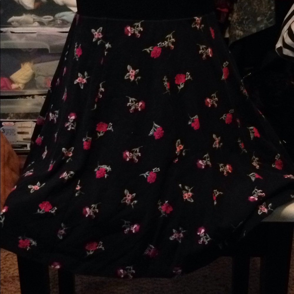 Black flare mini shirt w floral design