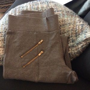 Grey jeggings with gold zippers