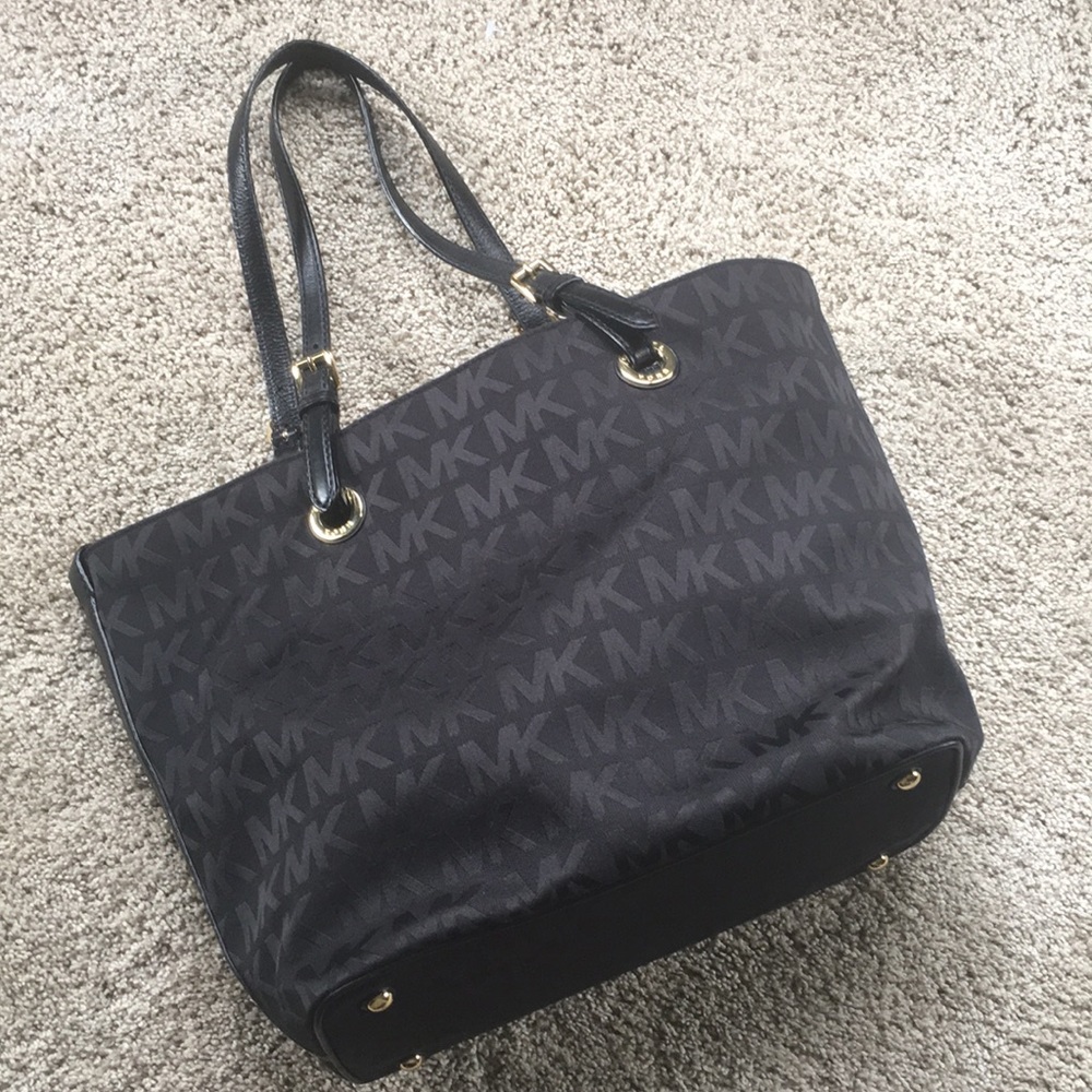 Black Michael kors