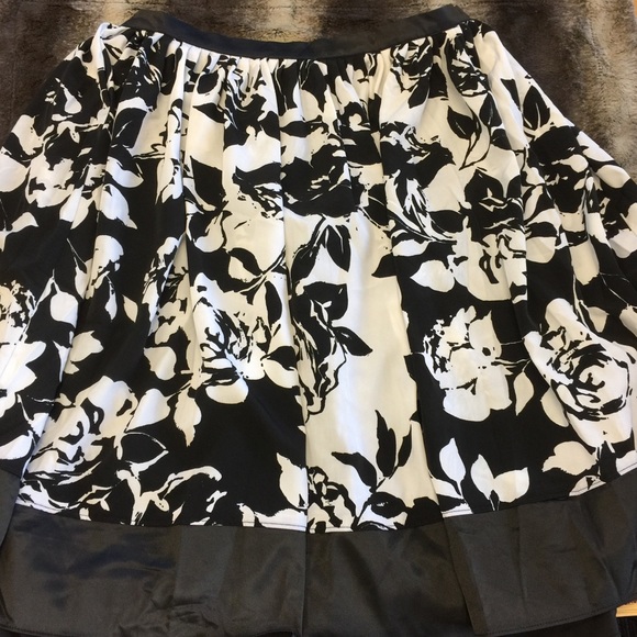 Spiegel Dresses & Skirts - NWT Spiegel Black and white a line skirt w slip