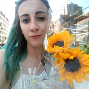 Meet your Posher, Moira