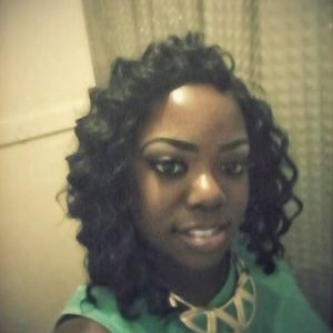 Meet your Posher, Alexis