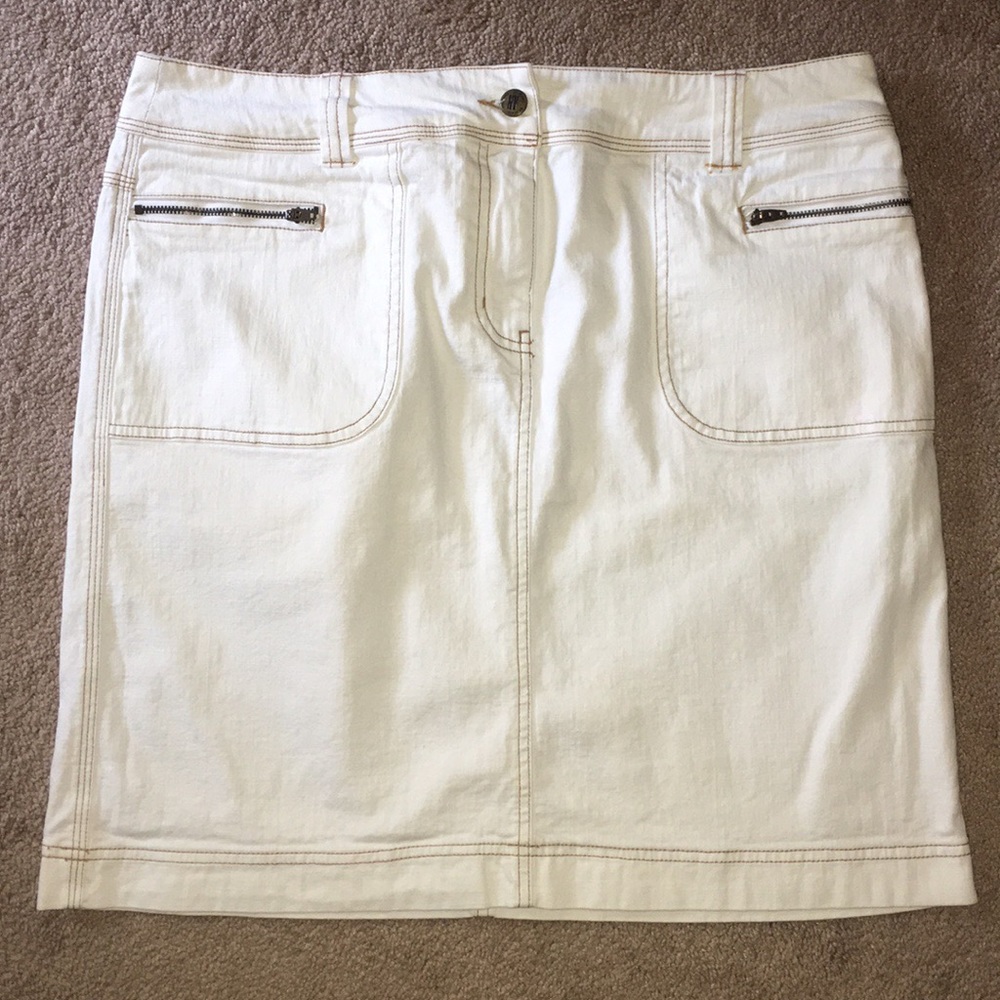 EUC•Size 14•White Skirt