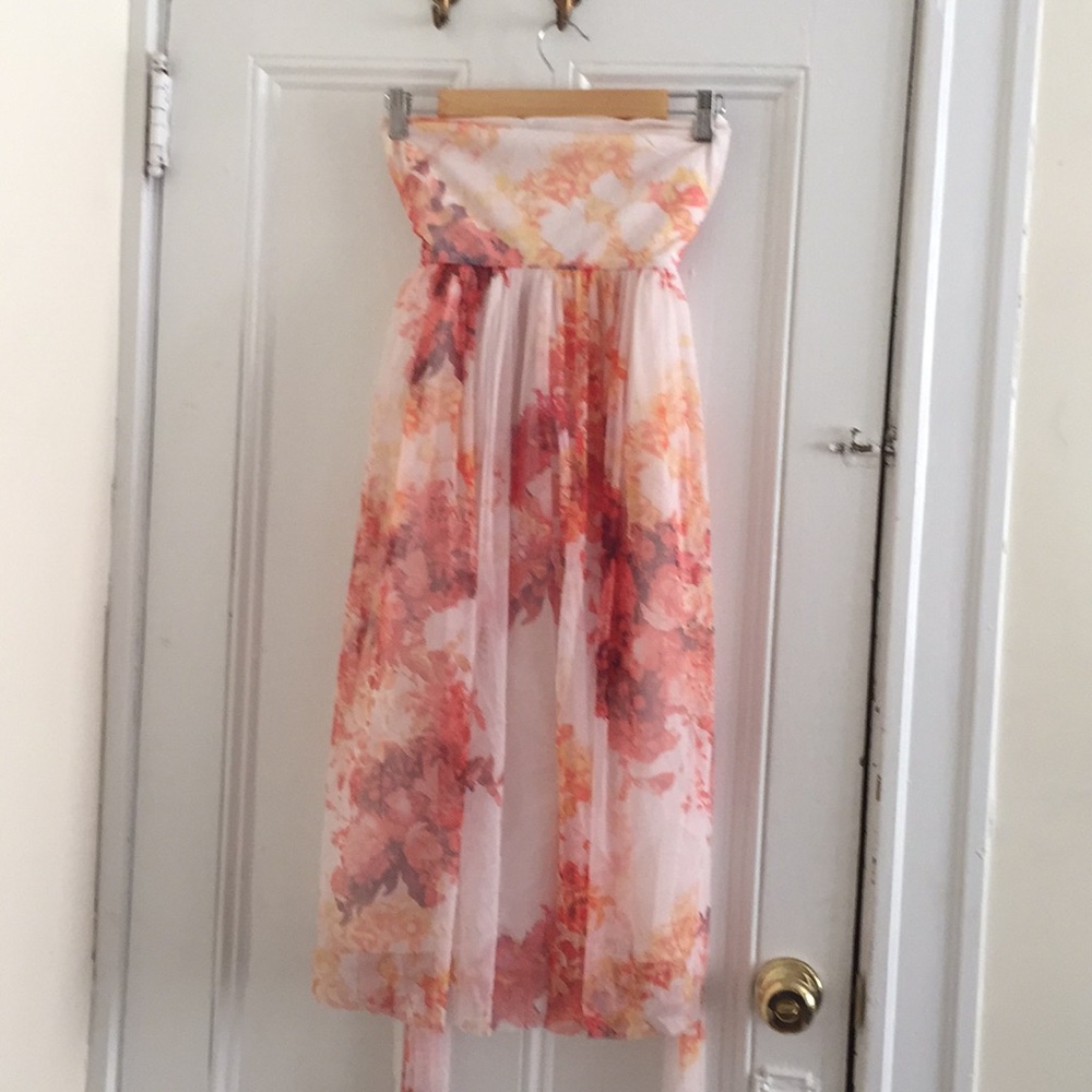 Colorful spring / summer dress with tie at waist.