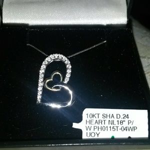 10k 18" white gold diamond heart necklace
