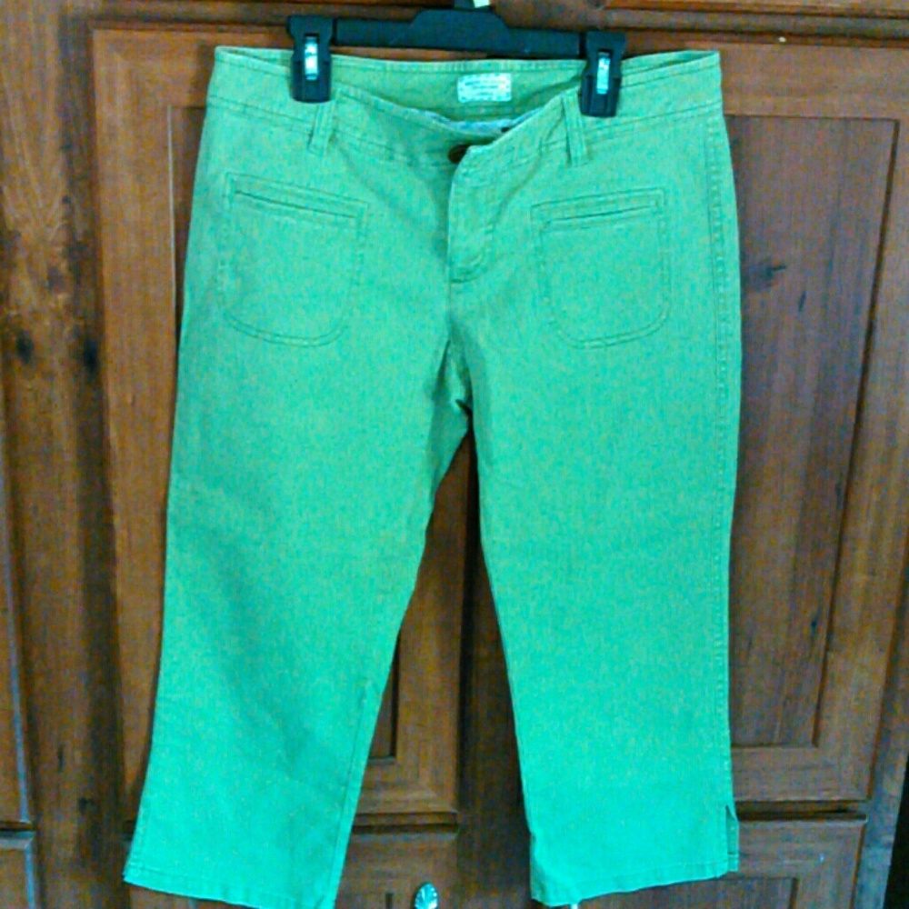 American Eagle capris
