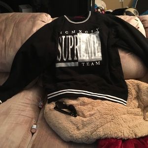 %100 authentic supreme crew neck