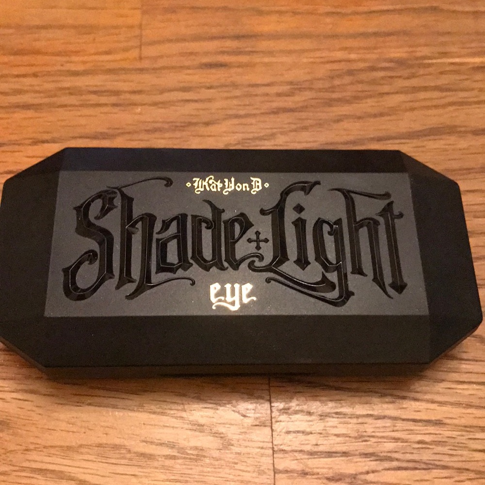 Kay Von D Shade & Light Eye Palette in Sage