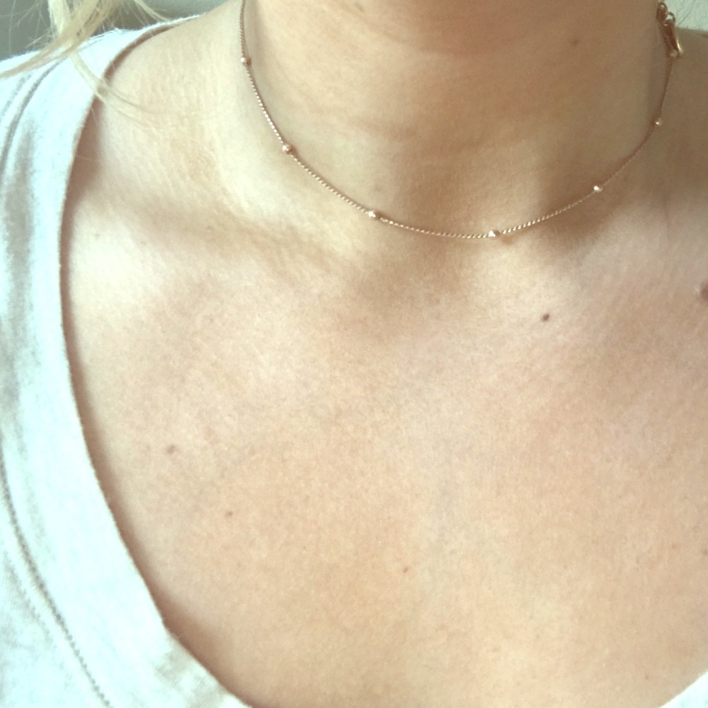 Dainty gold necklace