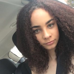 Meet your Posher, Chloe