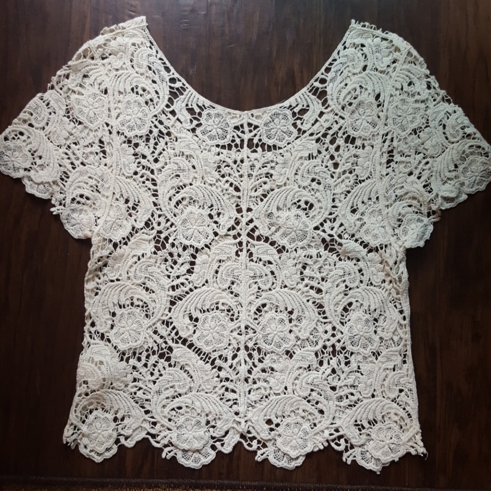 🎉SOLD🎉Beautiful lace shirt - Picture 3 of 3