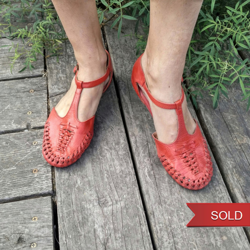 SOLD Seychelles Cayenne Huaraches Sandals Coral