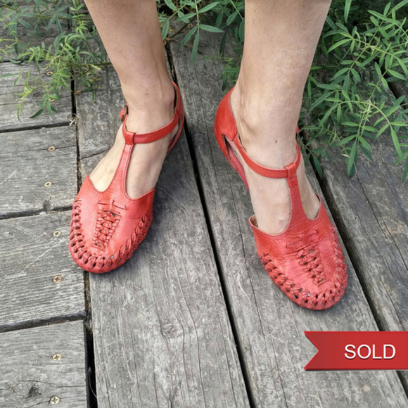 SOLD Seychelles Cayenne Huaraches Sandals Coral - Picture 1 of 6