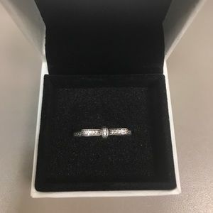 Pandora bow ring