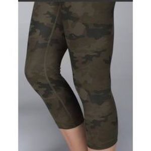 Lululemon Capri camouflage workout tights
