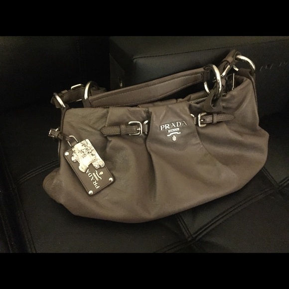 Prada flawless hobo bag 100% authentic paid 600 - Picture 2 of 6
