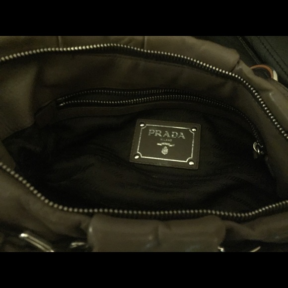 Prada flawless hobo bag 100% authentic paid 600 - Picture 4 of 6