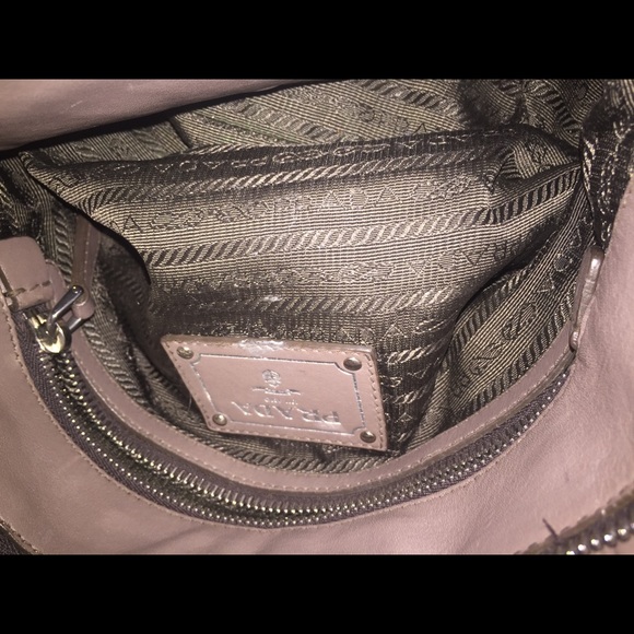 Prada flawless hobo bag 100% authentic paid 600 - Picture 5 of 6