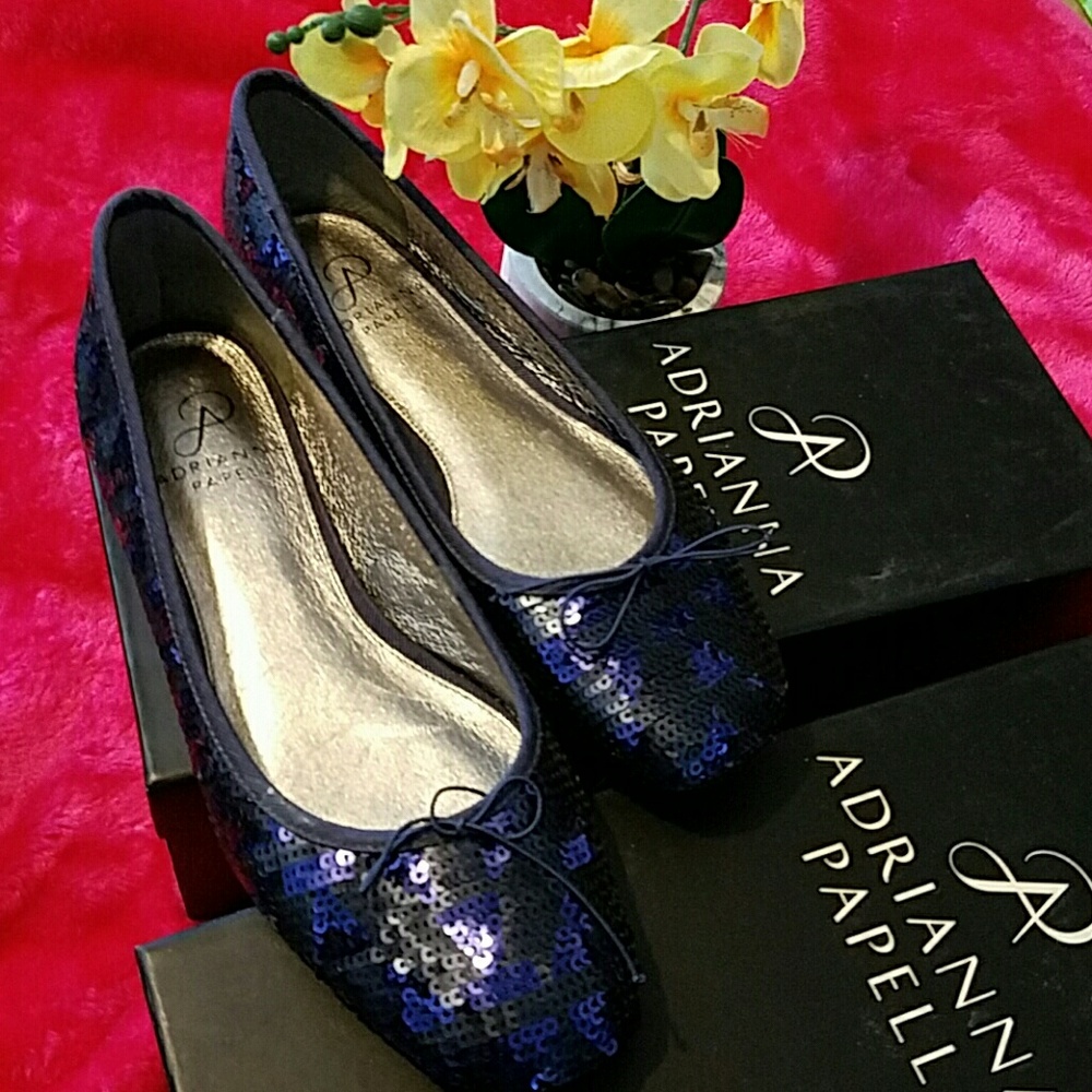 Flat sequined shoes