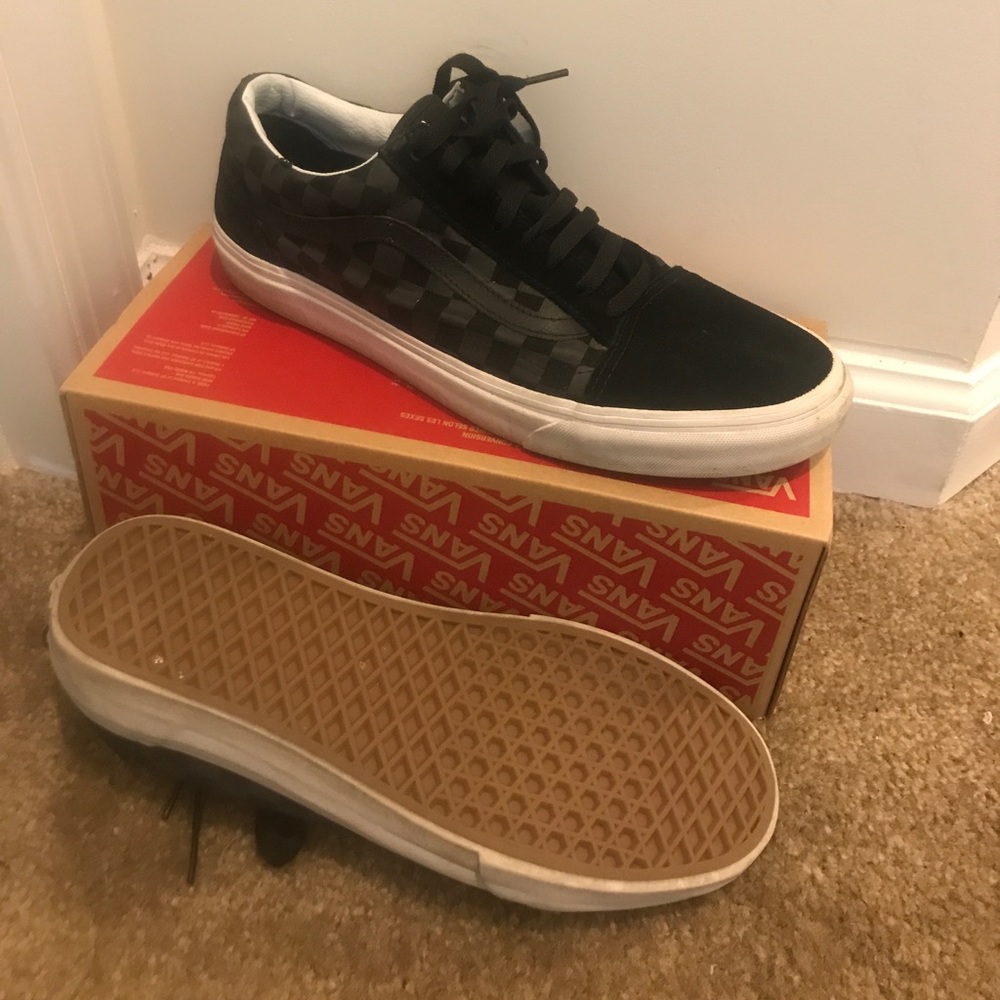 Men's Black Checkered Vans Lowtop