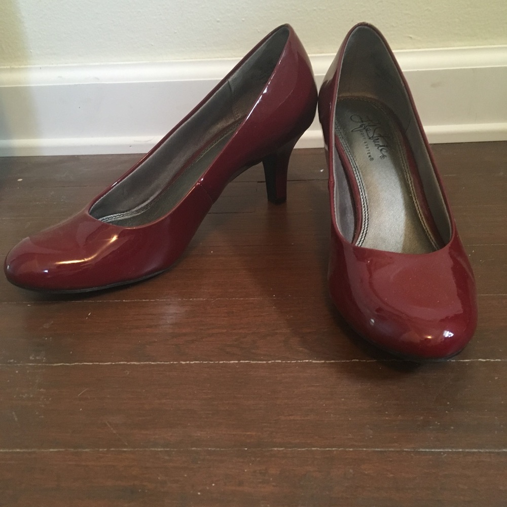 Red patent leather pumps