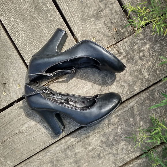 SOLD Vintage Gothic Black Pin Up Mary Jane Heels - Picture 2 of 6