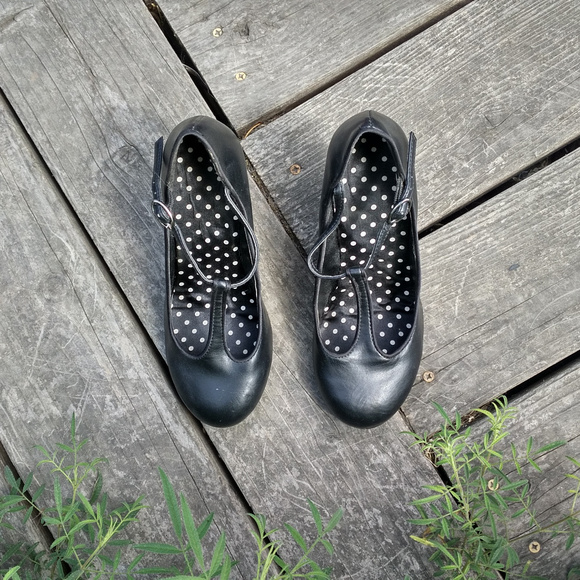 SOLD Vintage Gothic Black Pin Up Mary Jane Heels - Picture 3 of 6