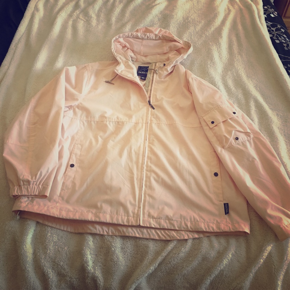 Lightweight Pacific Trail fall jacket with hood