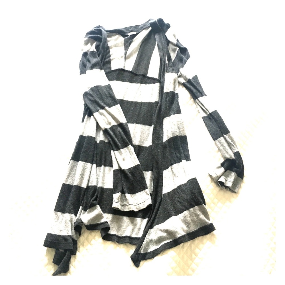 Gray long sleeved light sweater