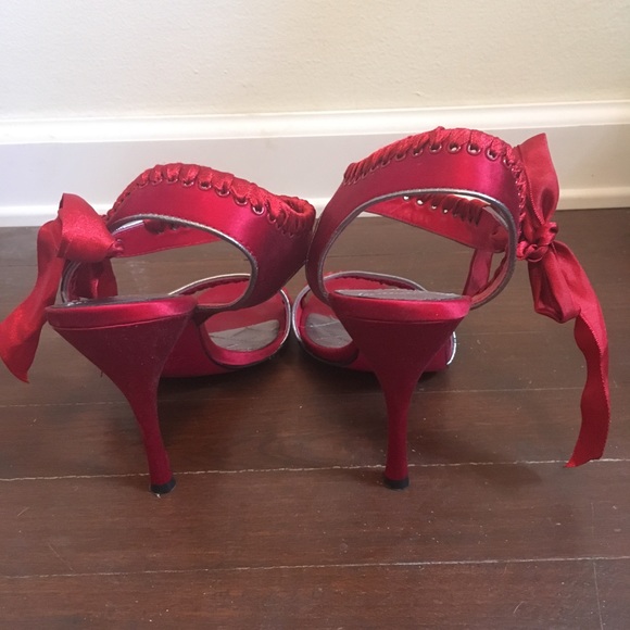 Betsey Johnson red ribbon heels - Picture 3 of 4