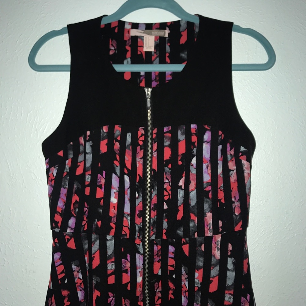 Patterned Dress - Picture 2 of 2