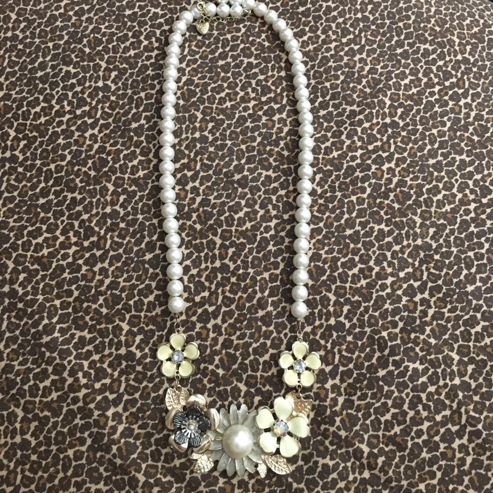 Beautiful Betsey Johnson statement necklace!