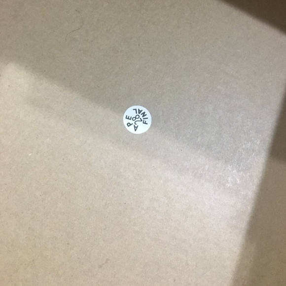 Yeezy Zebra 10.5 dead stock - Picture 8 of 8