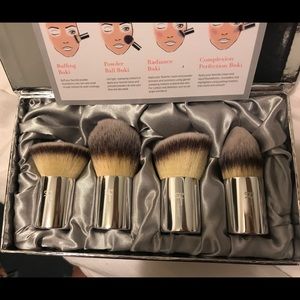 It Cosmetics Limited Edition Buki Brush Set