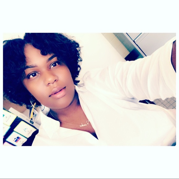 Meet your Posher, Reneshia - Picture 1 of 1