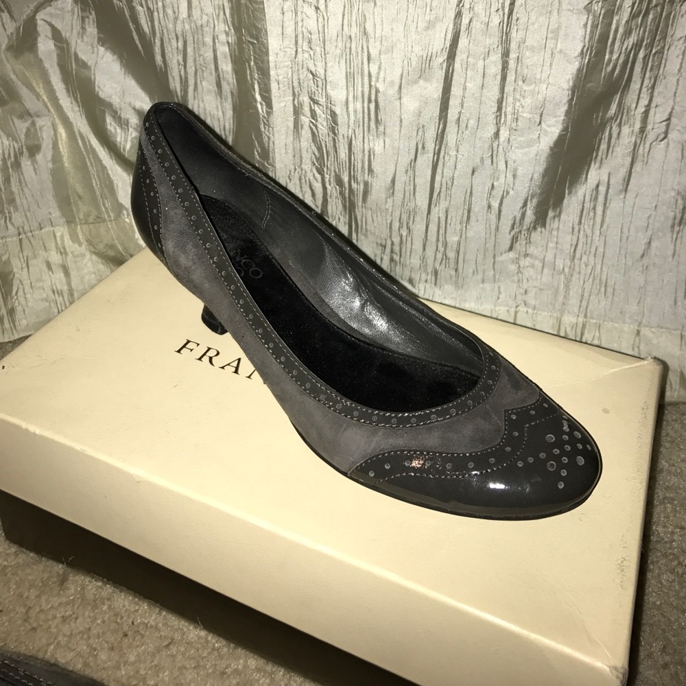 Kitten heel shoe